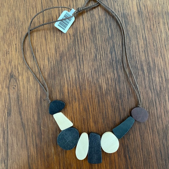 NWT Beautiful Handmade Boho Multi-Color Wood Necklace - Picture 3 of 6